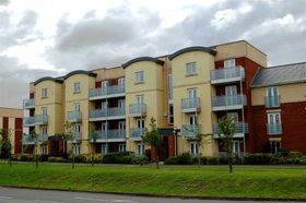 2 bedroom Property f...